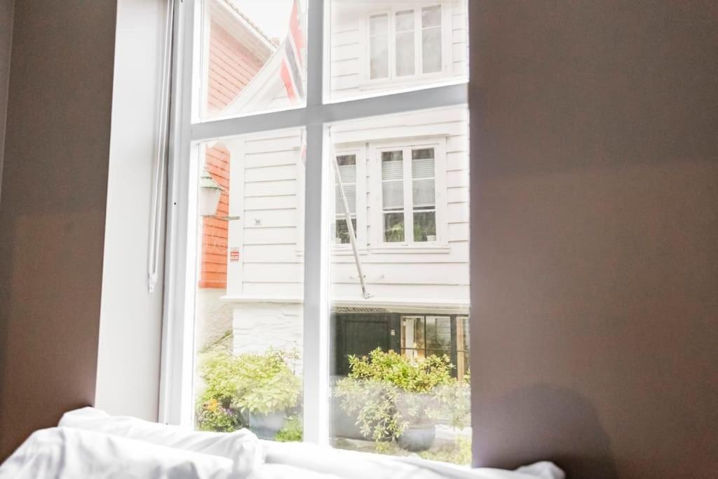 New! Modern Apartment In Historic Area Of Bergen! Kültér fotó