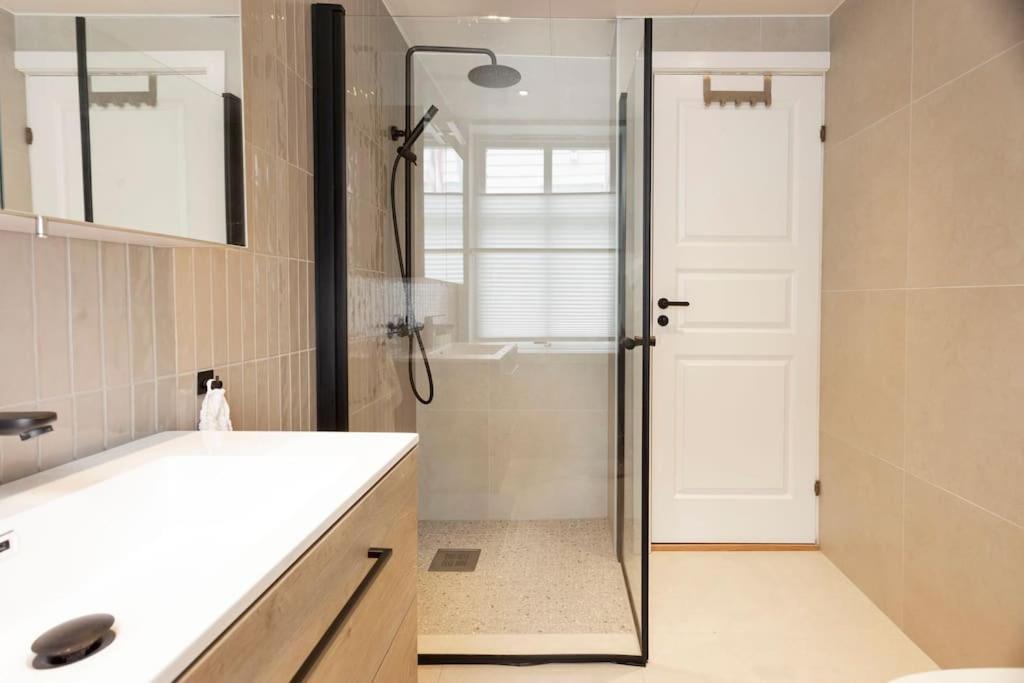 New! Modern Apartment In Historic Area Of Bergen! Kültér fotó
