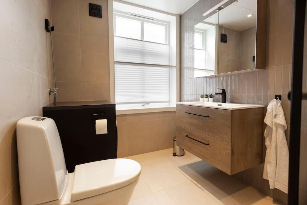 New! Modern Apartment In Historic Area Of Bergen! Kültér fotó